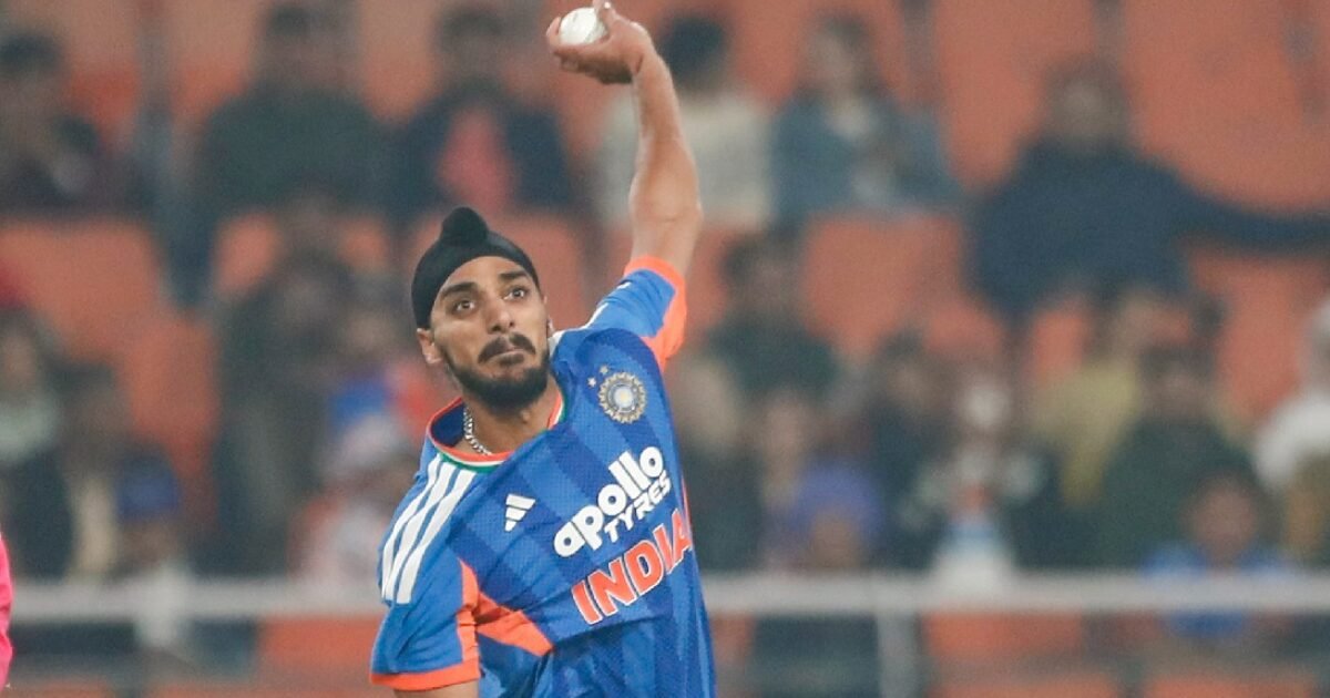 India fast bowler Arshdeep Singh bowling in India blue
