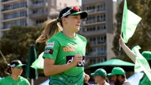 Annabel Sutherland in Melbourne Stars green kit
