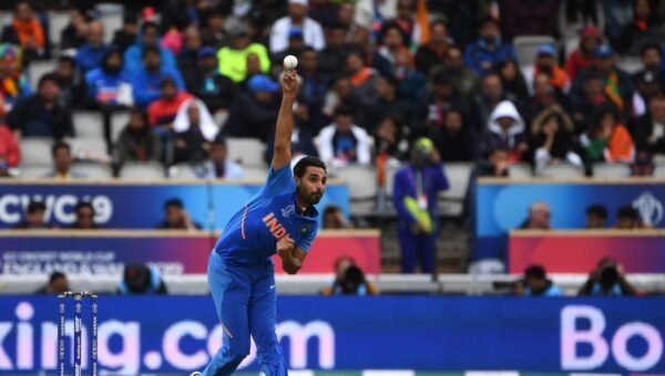 Karthik Hails Selectors for Bhuvi Recall